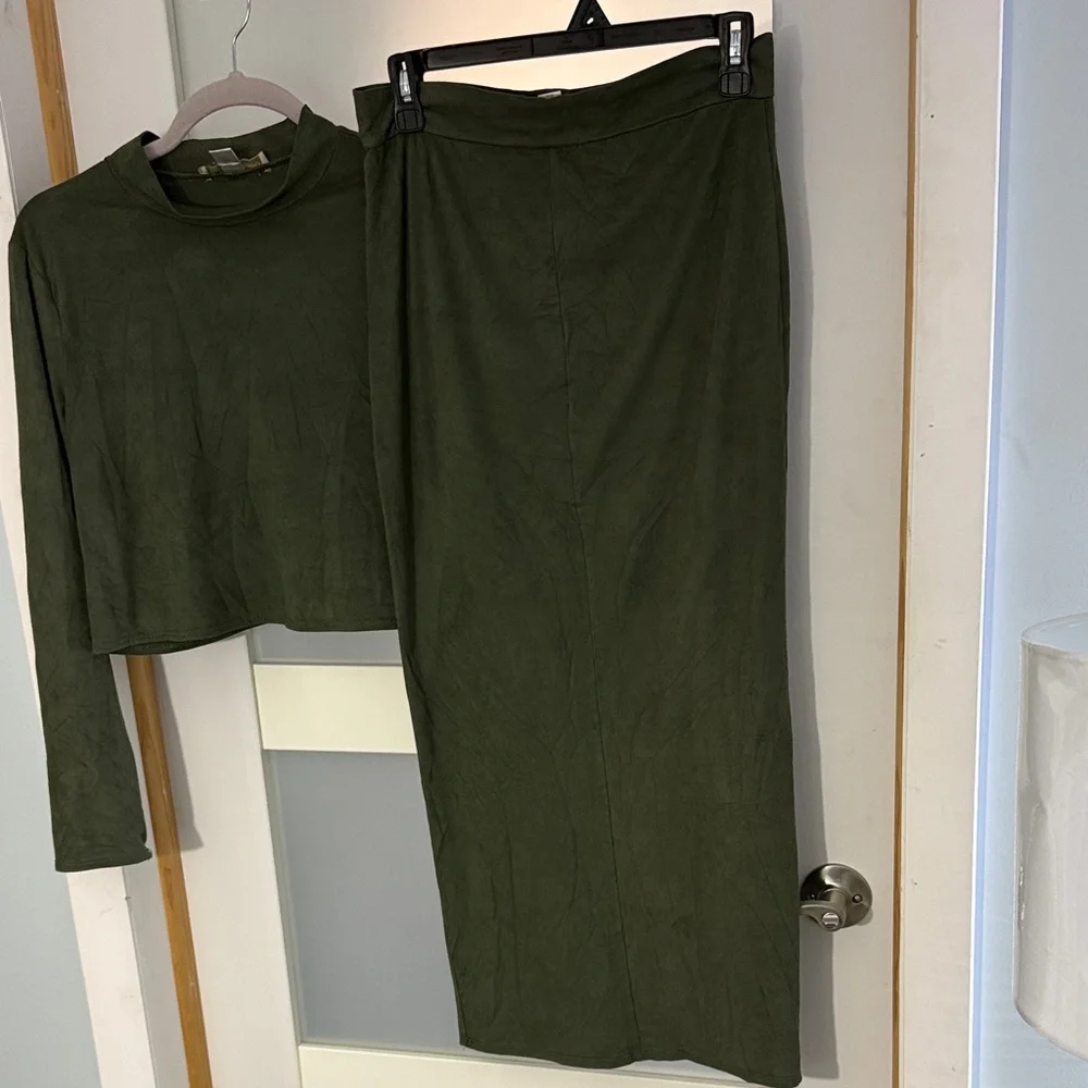 Nicki Minaj Olive Green Midi Skirt Set - Picture 7 of 10